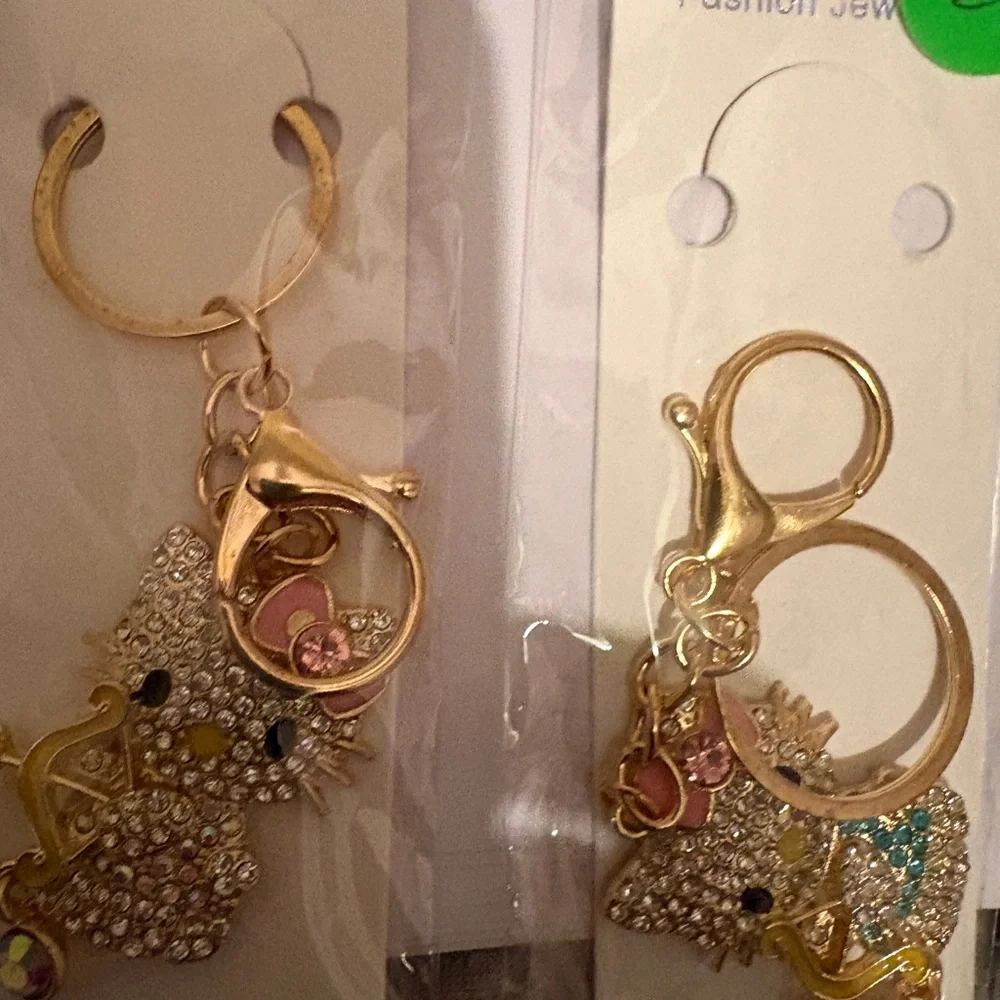 Hello‎ Kitty Pink Coin Purse with Gold-Tone Charm Keychains